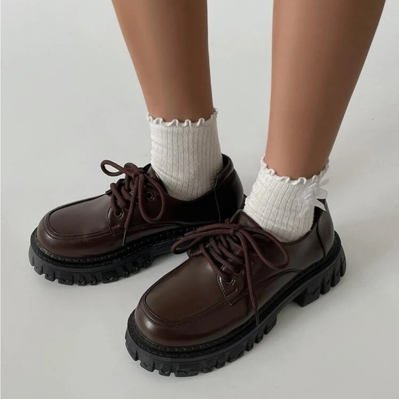 Monochrome Oxford Shoes 👞 - Picture 3 of 8